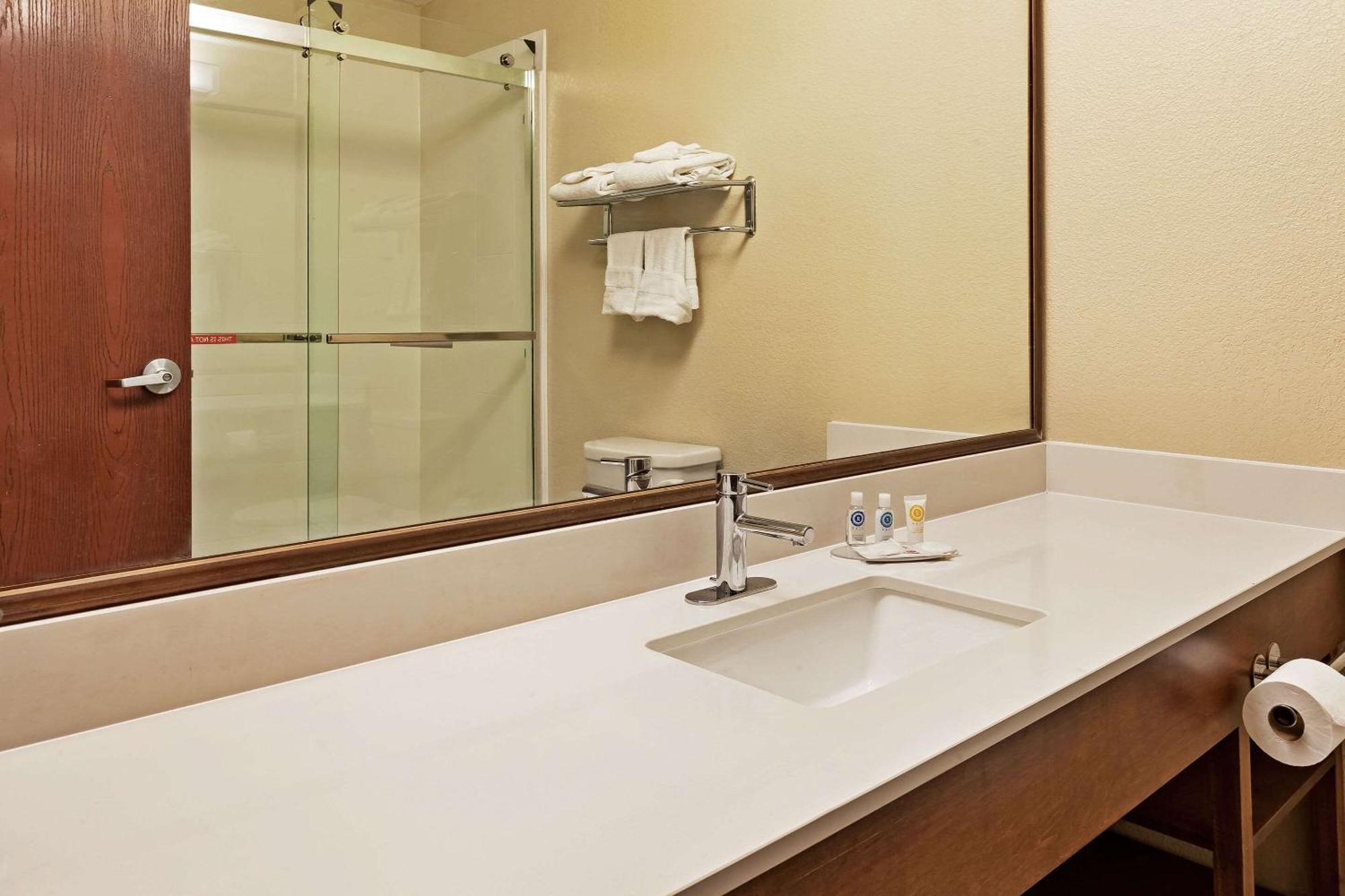 Comfort Inn Whitehall Near Michigan'S Adventure Dış mekan fotoğraf